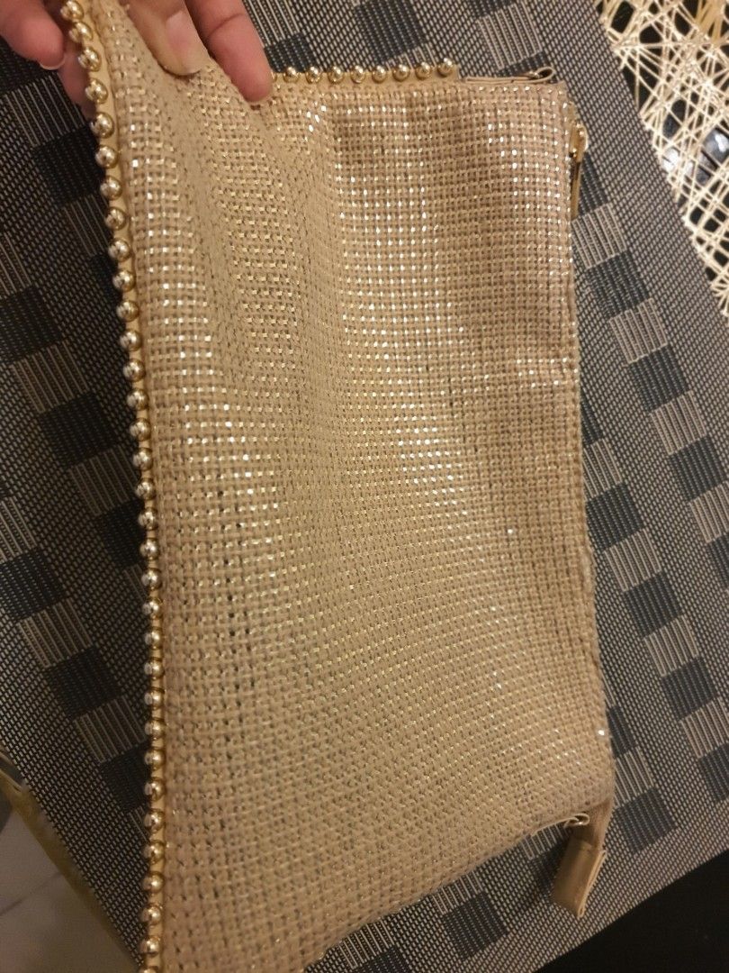 Party bag (Category: Sling Bags) located in Taguig. Submitted by uniquefindsmnl (Listing ID 1467144917, Image 3). Description: .