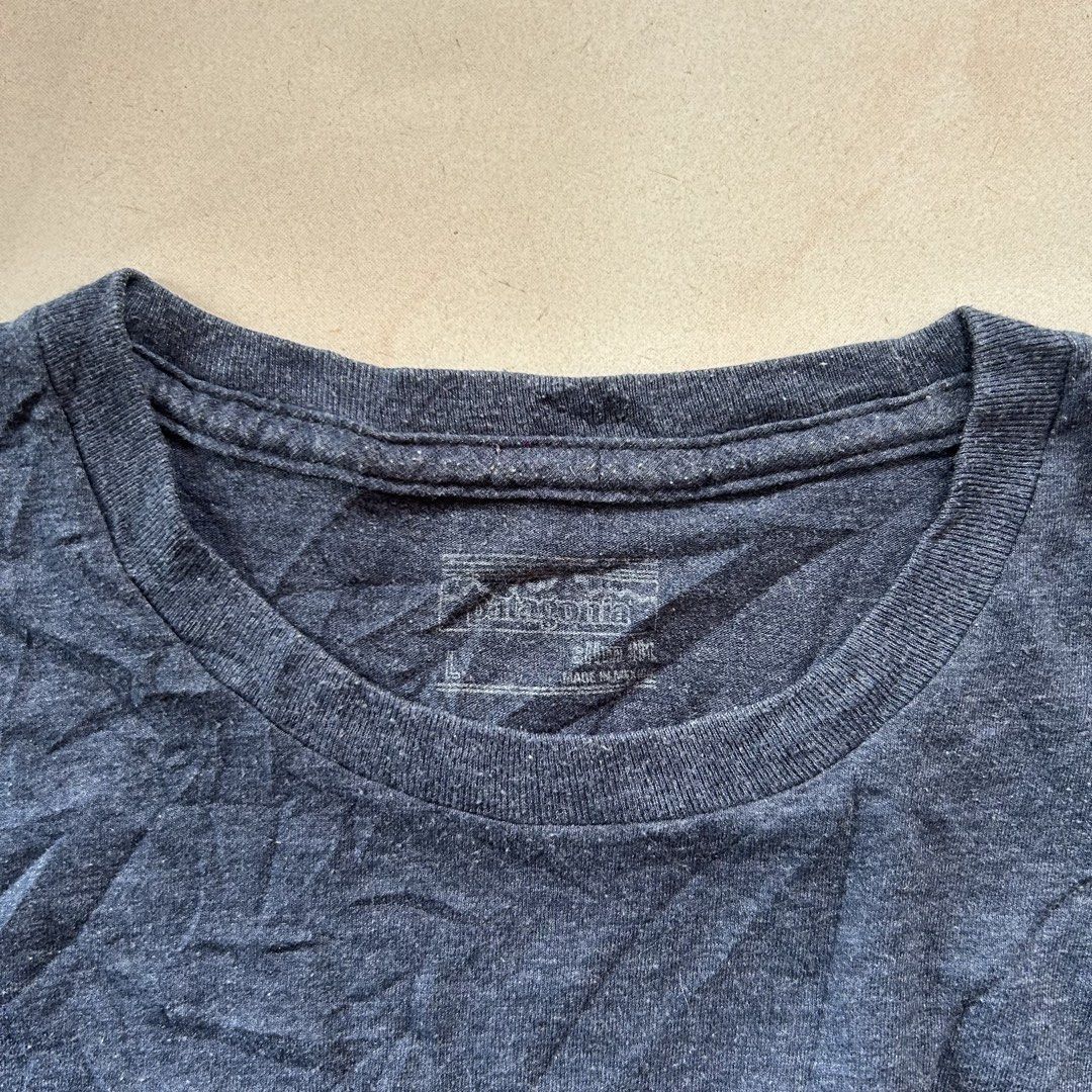 Patagonia Conquerors Shirt 🔥 (Category: Tshirts & Polo Shirts ) located in Jinoba-an. Submitted by eegiboy (Listing ID 1467025873, Image 3). Description: - Brand: Patagonia - Color: Heather Dark Grey - Size: L (Regular fit) - Material: 50% Organic Cotton, 50% Polyester (Very soft and comfy!) - Design: 'Conquerors of the Useless since 1973 Ventura Calif USA' front graphic - Details: Short sleeves, crew neck - Condition: Great for everyday casual 