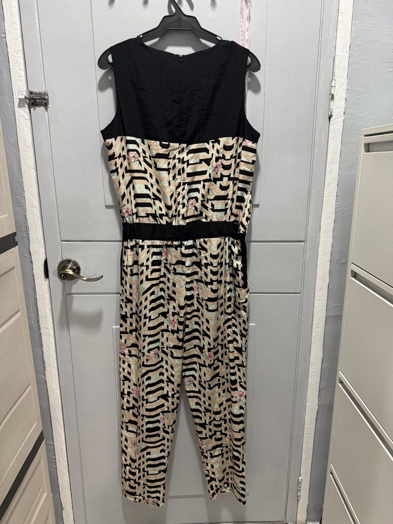 Pattered Romper Large (Category: Rompers) located in Davao. Submitted by buymyclosetph (Listing ID 1467029025, Image 3). Description: Height 54 Bust up to 30 Barely used .