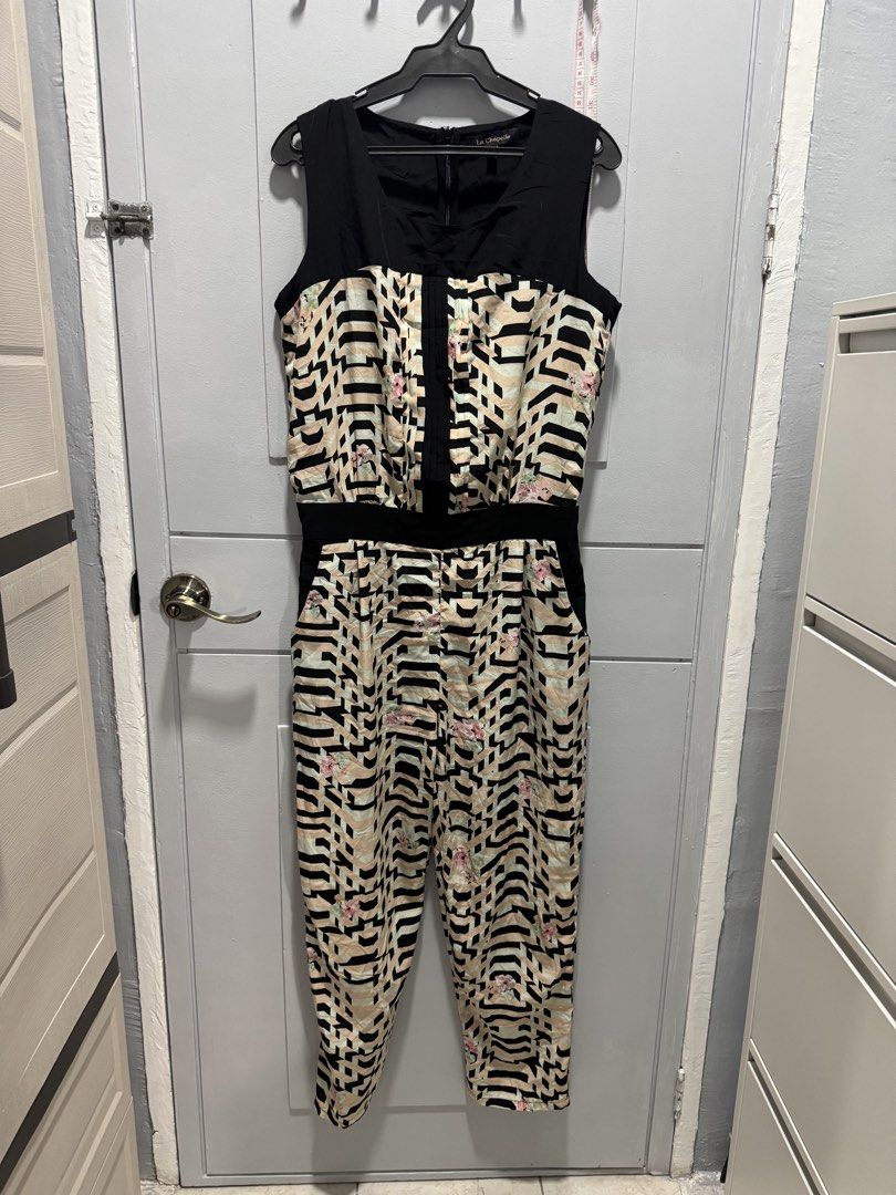 Pattered Romper Large (Category: Rompers) located in Davao. Submitted by buymyclosetph (Listing ID 1467029025, Image 1). Description: Height 54 Bust up to 30 Barely used .