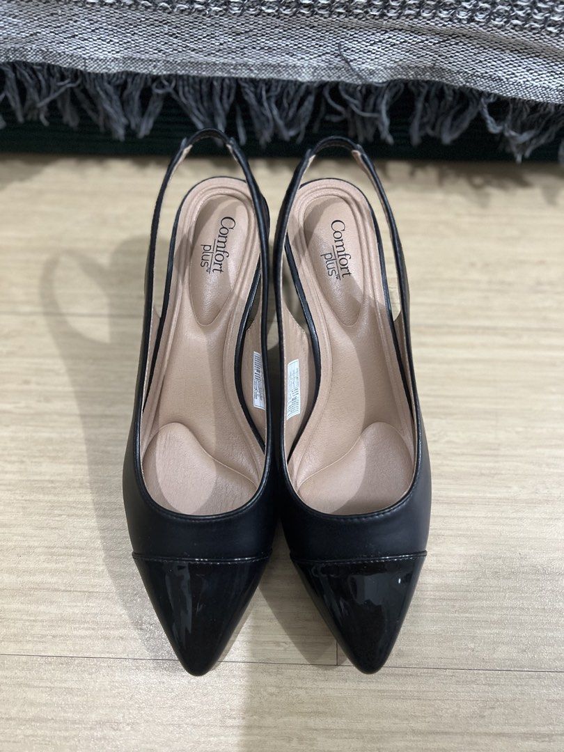 Payless Comfort Plus Black Slingback Kitten Heels Pointed Toe (Category: Heels) located in Mandaluyong City. Submitted by elaryu (Listing ID 1467159699, Image 1). Description: Slightly used (no box) US6 Location: Pasig Sf c/o buyer.