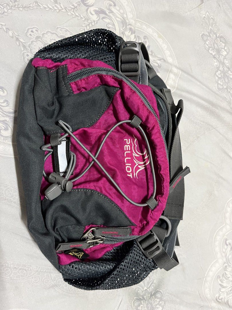 Pelliot belt/side bag (Category: Hiking & Camping) located in Dipolog. Submitted by jaydichos (Listing ID 1467061571, Image 1). Description: Pelliot brand Original Nonissue All working even in a small details Source: ukay.