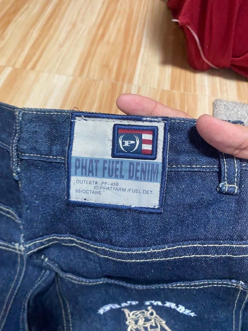 Phat Farm Jorts (Category: Shorts) located in Ilog. Submitted by mikesthrift_ (Listing ID 1466985947, Image 3). Description: Phat Farm Jorts Waistline : 29 / Length : 30.5 Crispy condition Price : 1,500+SF.