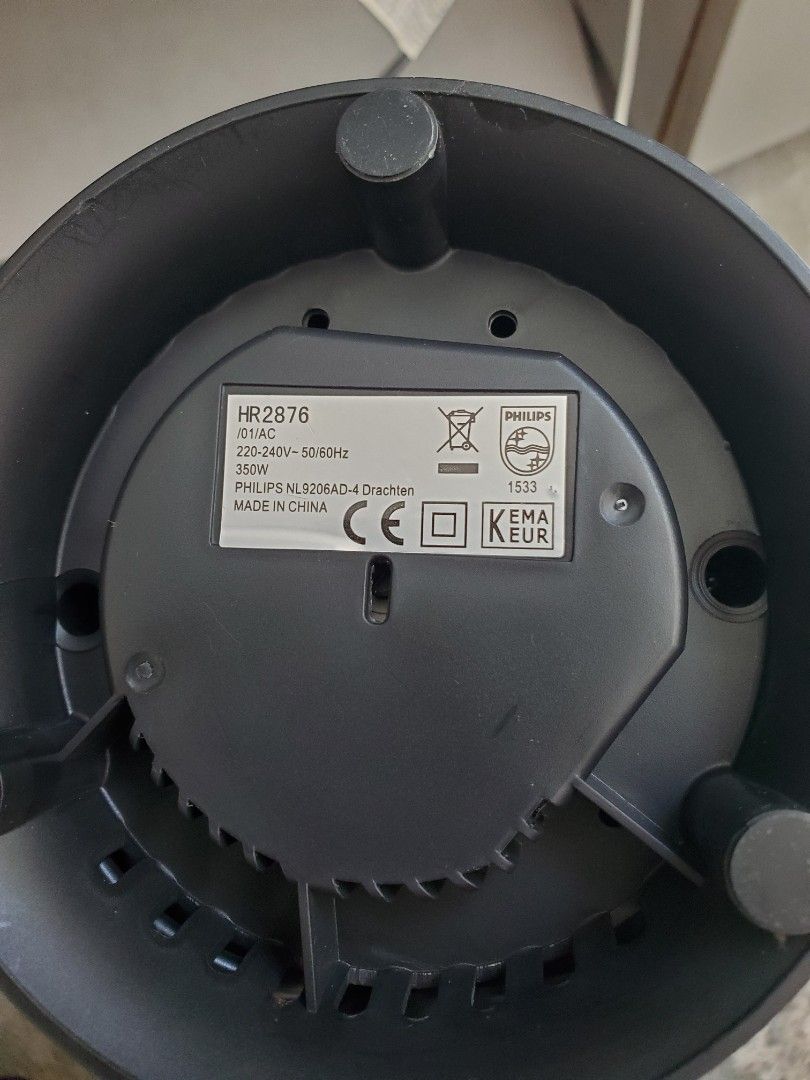 PhilipsBlender （分類：榨汁機及攪拌機）位於 Hong Kong。 由 william03904 提交（商品編號 1467025035，圖片 3）。簡介： 菲利普攪拌機,功能正常,型號HR2876,原價$480,半價平售$130。。