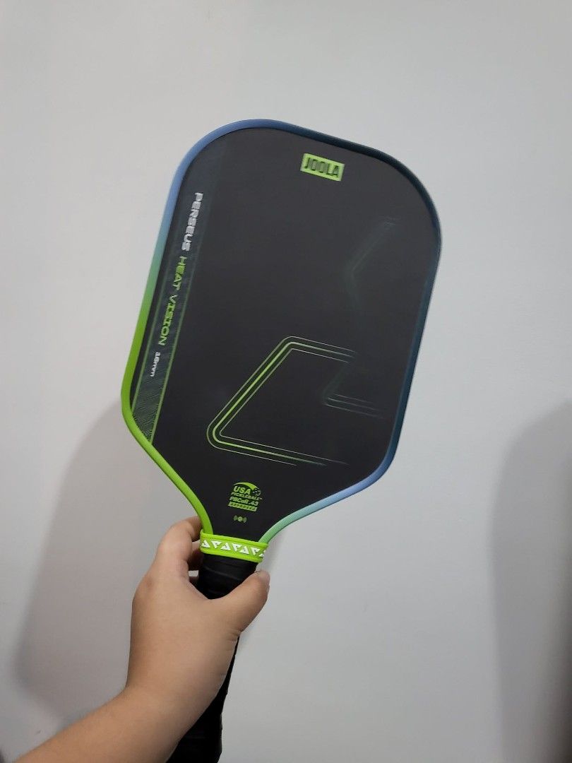 Pickleball Paddle (Category: Racket and Ball Sports) located in Manila. Submitted by jellycalica (Listing ID 1467125015, Image 1). Description: FOR SALE: JOOLA Perseus Heat Vision 16mm Pickleball Paddle Original Price: ₱7,000 Selling Price: ₱5,800 Condition: Used for 1 week only, well-maintained Minimal dents, (doesn't affect performance) USAPA and PBCOR Approved Ready to use Inclusions: ✅ Edge guard ✅ Paddle Cover ✅ Free balls ✅ Free bag RFS: Na