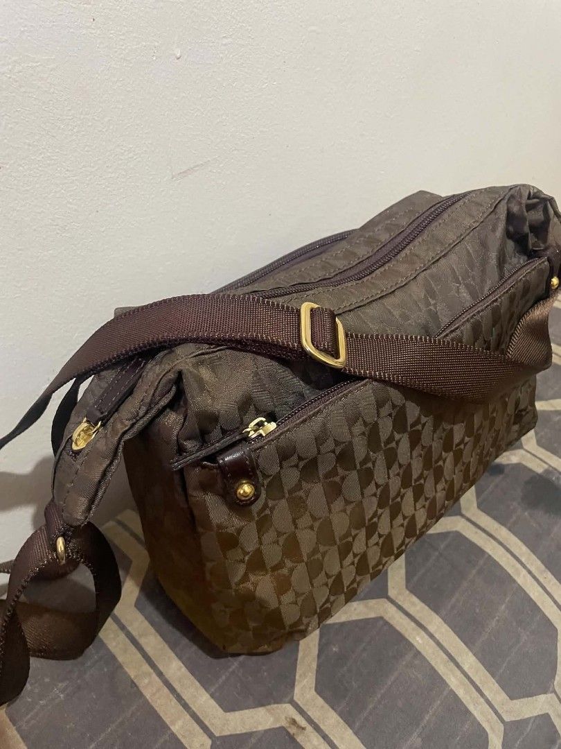 Pierre cardin (Category: Cross-body Bags) located in Manila. Submitted by esskkeeyy_thriftzone (Listing ID 1467011254, Image 2). Description: For sale Fresh from japan Nag babawas lang nang bag c misis Original pierre cardin.