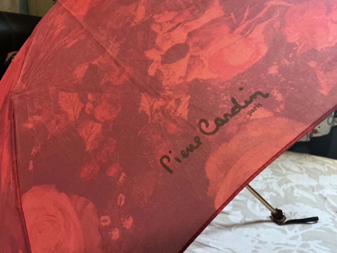 Pierre cardin umbrella (Category: Other Accessories) located in Angeles City. Submitted by ritenianstuff (Listing ID 1467032020, Image 2). Description: Authentic pierre cardin two folds umbrella Slight used po not brandnew No sleeve ksama Add sf .