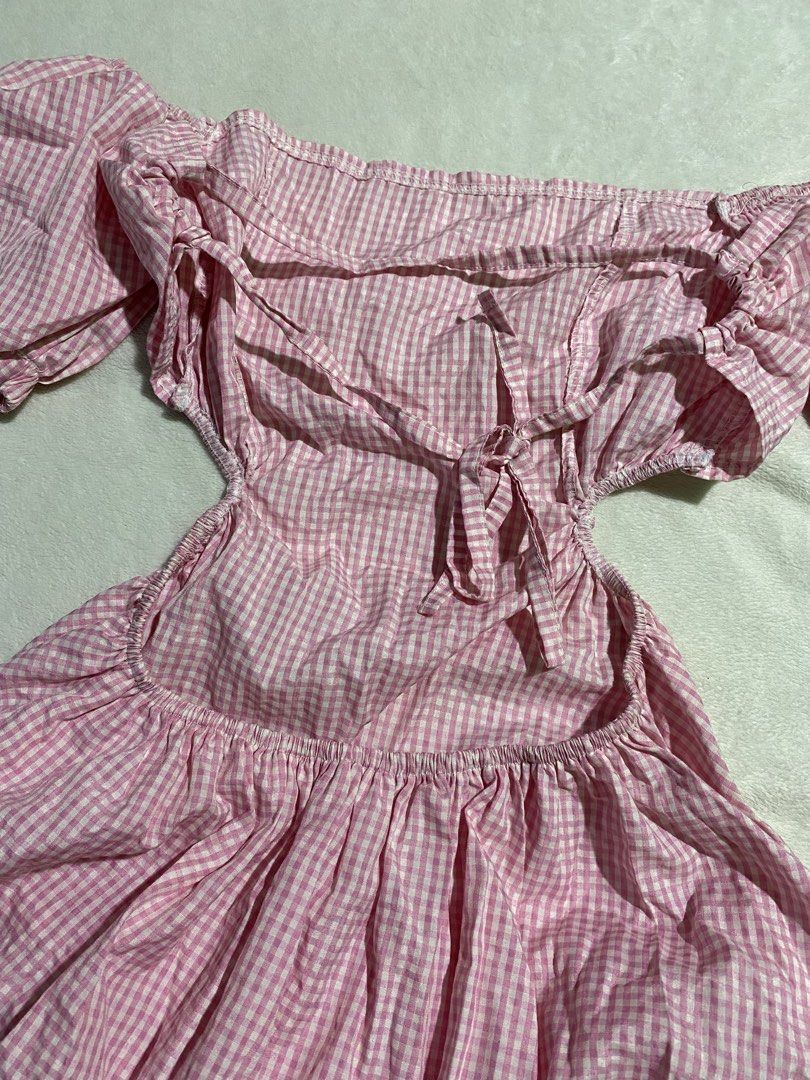 pink gingham check backless puff shoulder dress (Category: Dresses) located in Balanga. Submitted by cheolchansol (Listing ID 1467115396, Image 2). Description: mop: gcash or maribank mod: direct jnt s- m.