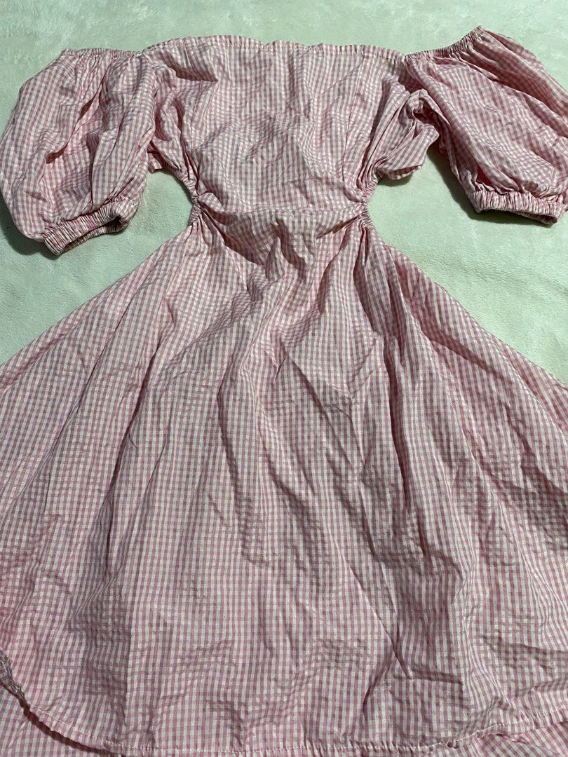 pink gingham check backless puff shoulder dress (Category: Dresses) located in Balanga. Submitted by cheolchansol (Listing ID 1467115396, Image 1). Description: mop: gcash or maribank mod: direct jnt s- m.