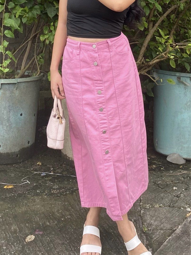 Pink Long Denim Skirt (Category: Skirts) located in Iloilo. Submitted by chelseyywz (Listing ID 1467137538, Image 1). Description: My height is 5’1. Size ata is 26-27 when I bought it hehe. 💗 Wore it once only..