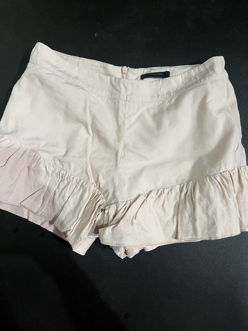 Pink ruffle hem shorts with back zipper (Category: Shorts) located in Manila. Submitted by rhiangastadora (Listing ID 1467043746, Image 1). Description: - Color: Light pink - Style: Structured fabric with a flared ruffle hem - Waist: Mid to high rise - Closure: Convenient back zip - Details: Two back faux welt pockets for a clean look - Condition: Great piece, easy to style with casual tops Free if you buy an item from me..