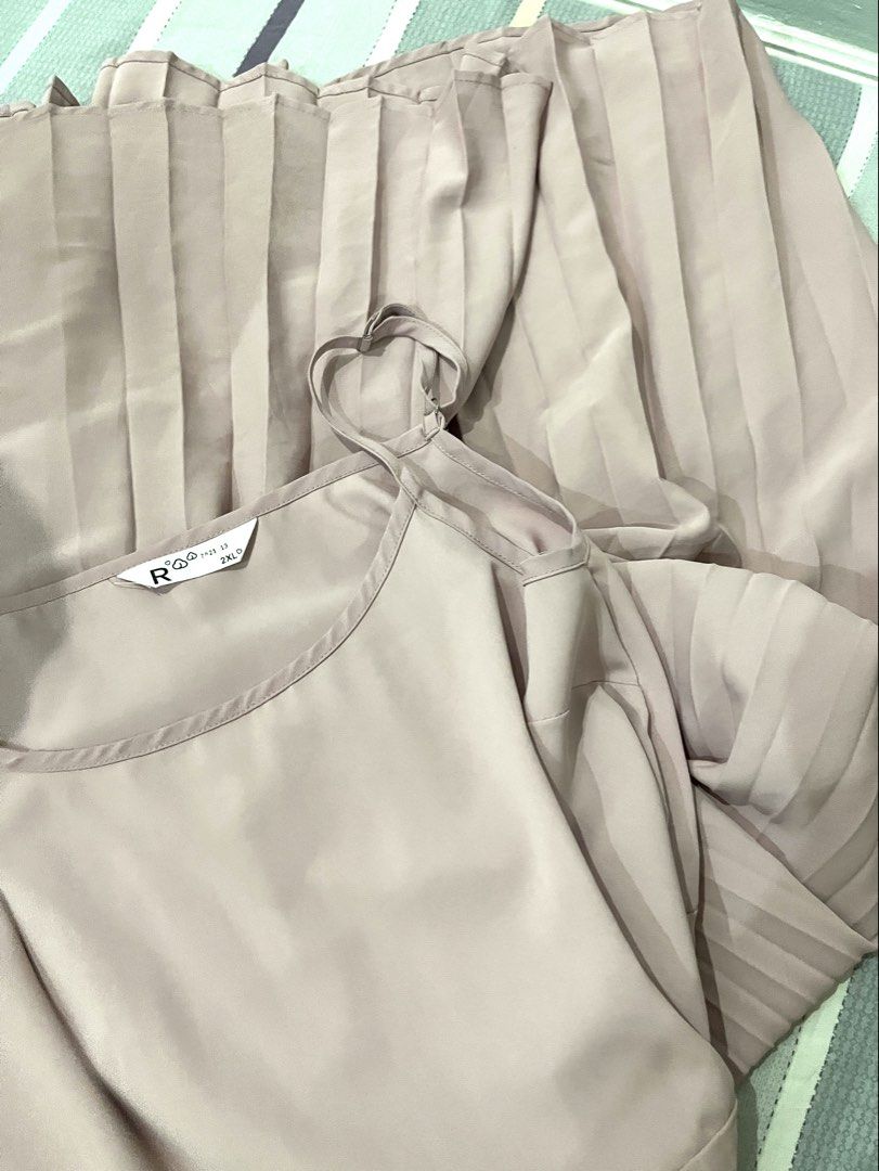 Pink Spaghetti Strap Pleated Maxi Dress (Category: Dresses) located in San Mateo. Submitted by smtyabl (Listing ID 1467117654, Image 1). Description: - Color: Dusty pink - Size: M- 2XL - Design: Round neckline with adjustable spaghetti straps - Fit: Relaxed fit through the body - Details: Lightweight fabric featuring a solid top and a textured pleated bottom half starting below the hip - Length: Midi to maxi length (depending on height).