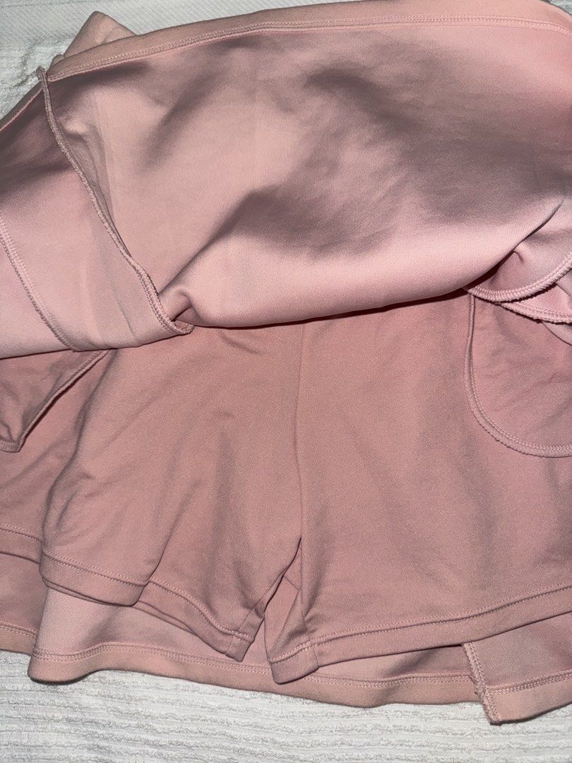 Pink Uniqlo Skort (Category: Other Bottoms) located in Daet. Submitted by sbcookieee (Listing ID 1467028880, Image 2). Description: Length: 40 cm Waist: 30 cm Hips: 41-45 cm (stretchable) .