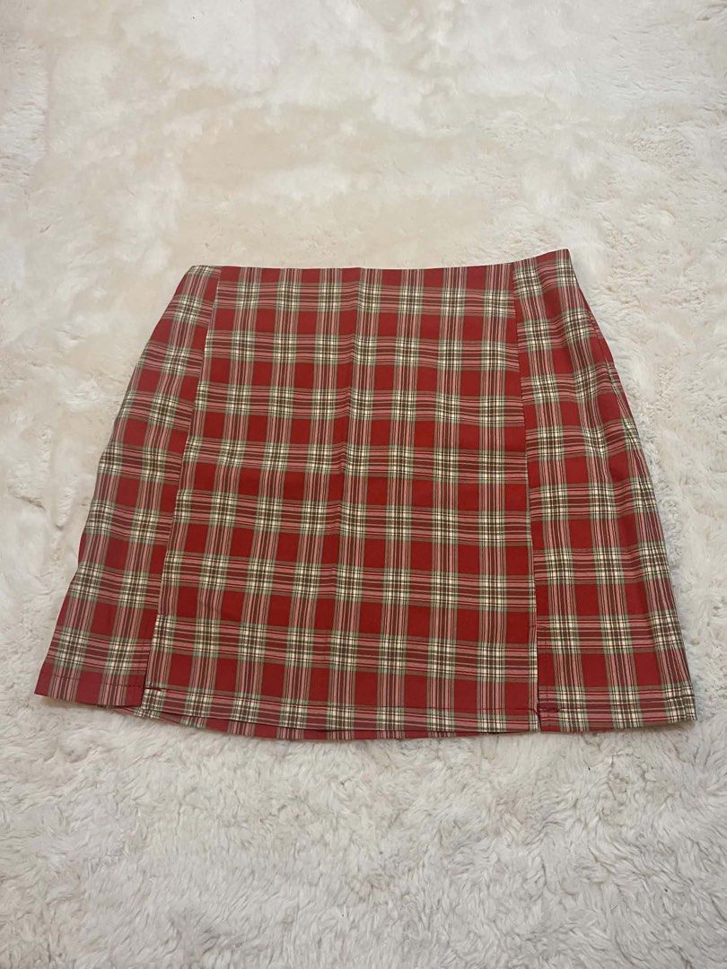Plaid Mini Skirt Bundle (Category: Skirts) located in Manila. Submitted by edrrye (Listing ID 1467158089, Image 3). Description: closet declutter!!!💗 •all still wearable(Small) •see photos for actual condition •selling because I’m decluttering my closet.