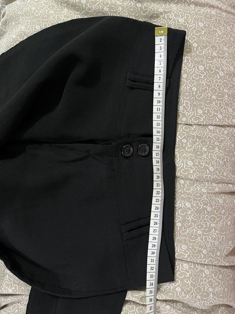 GET BOTH Plain Slim Trousers (Category: Other Bottoms) located in Manila. Submitted by shopjacqandjill (Listing ID 1467124259, Image 2). Description: 🔖Get both for 180 php only 🔖Large size on tag but best fits S-M 🔖Color: Black and Navy blue 🔖No pockets 🔖Flaw: Loose thread at the back design. See 9th photo. Can easily be repaired. Navy blue - 1 button needs to be repaired too (will be provided for free) ——————————— 🔆Mop: Bdo/ Bpi/ Gcash 🔆S