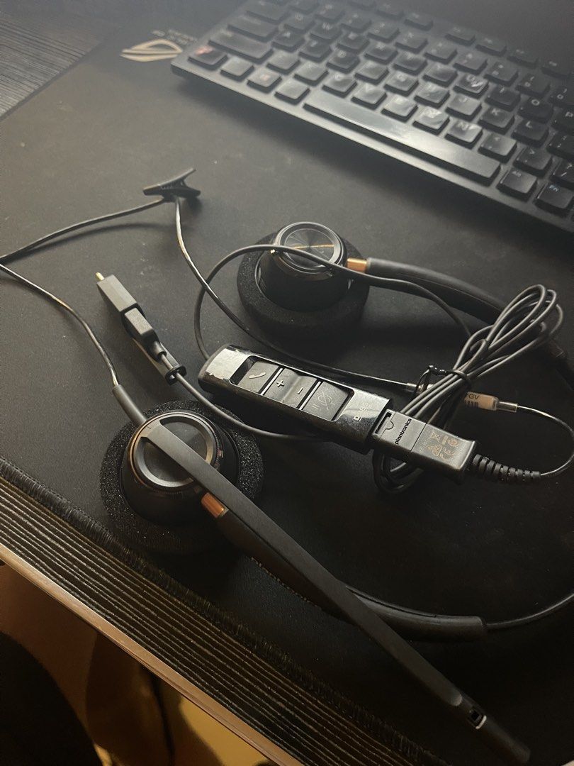 Plantronics Poly DA85 (Category: Headphones & Headsets) located in Antipolo. Submitted by uatomnla (Listing ID 1467158318, Image 1). Description: Good as new bought brandnew for 7k+ NO ISSUE Plantronics DA 85 not refurbished .