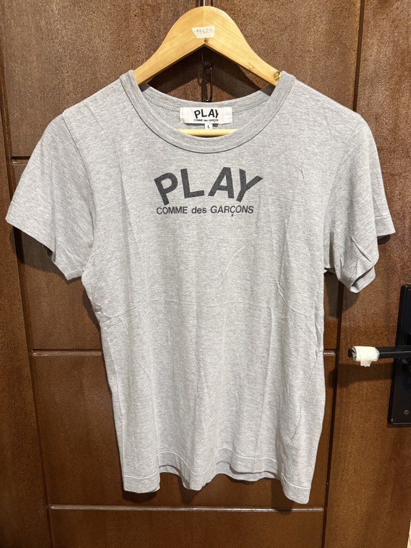 PLAY CDG WOMENS (Category: Activewear) located in Odiongan. Submitted by shannnthrifts (Listing ID 1467079809, Image 1). Description: Good condition Issue minimal crack prints 17.5x25 Authentic/legit Color rate 9/10 Complete tags ₱550 freeshipping Dm if interested📩.