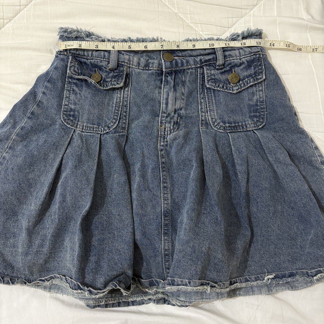 Pleated Denim Skirt (Category: Skirts) located in Dasmarinas. Submitted by twiceasnewph (Listing ID 1467119816, Image 1). Description: Preloved size waist 26 inches length 15 inches Rfs: decluttering.