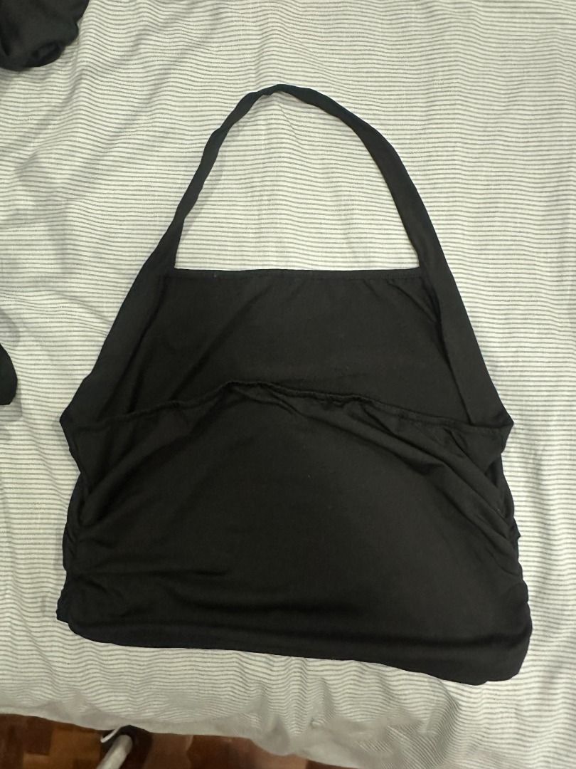 plus size - black halter neck top (1xl) (Category: Sleeveless) located in Muntinlupa City. Submitted by hello.fran (Listing ID 1467130018, Image 2). Description: 👗 about the item: - style: halter top with high neckline and back strap, cropped fit - material: Soft and stretchy - condition: Worn a few times, washing tag still attached - pairing: perfect to match with high-waisted jeans or skirts ✨ reason for selling: decluttering! just clearing ou