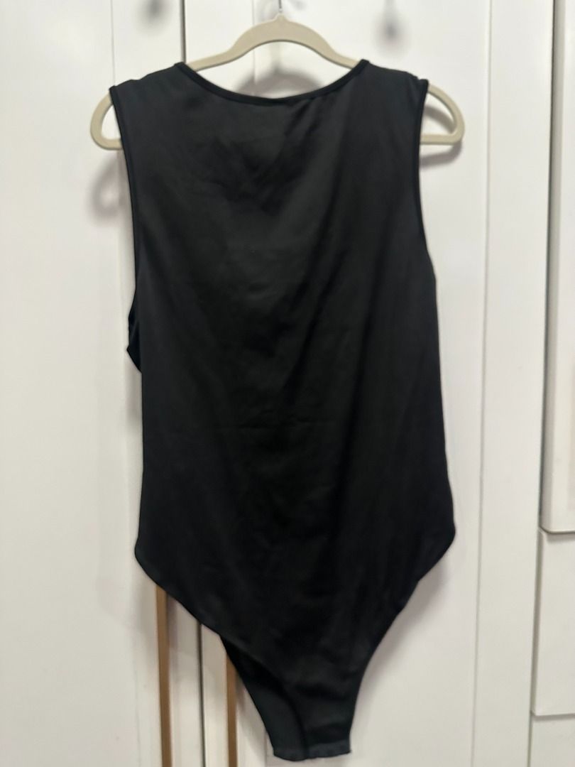 plus size - black sleeveless square neck bodysuit (2xl) (Category: Sleeveless) located in Muntinlupa City. Submitted by hello.fran (Listing ID 1467144192, Image 2). Description: 👗 about the item: - design: square neckline, draped gathered front, tank straps, solid back, bottom snaps - material: super stretchy, body-hugging fabric - styling tip: easy to pair with high-waisted jeans, shorts, or skirts for a sleek look! ✨ reason for selling: declut