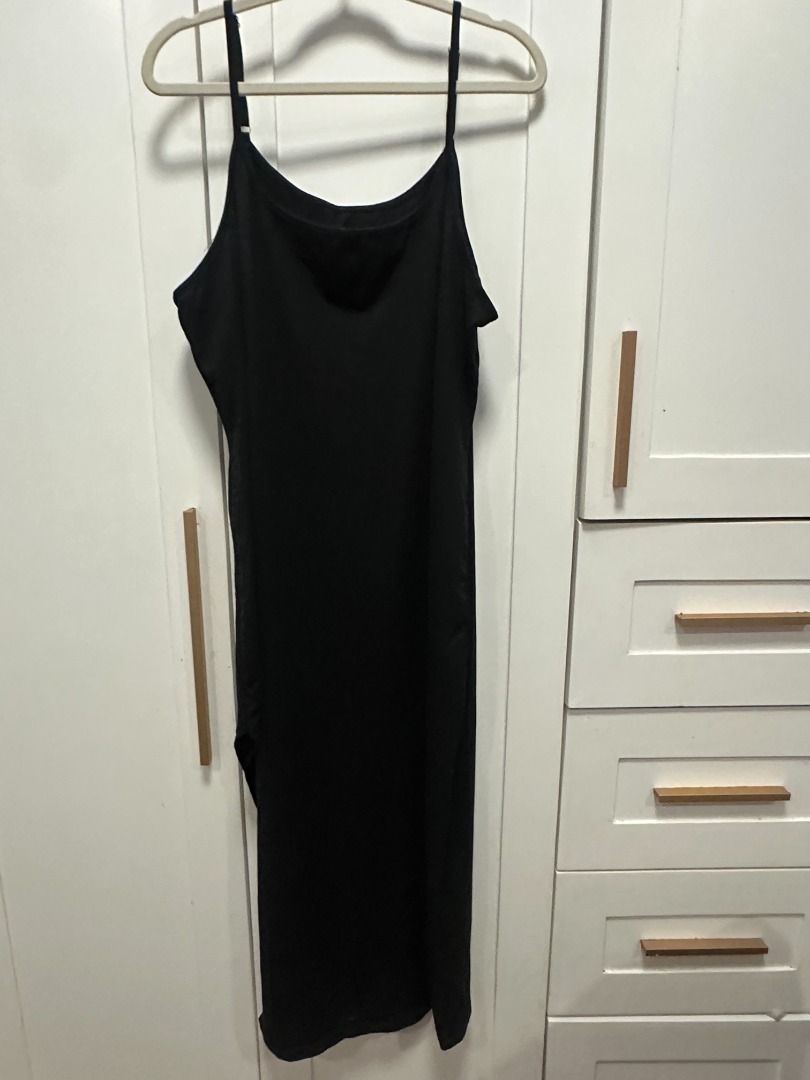 plus size - black slip dress (3xl) (Category: Dresses) located in Muntinlupa City. Submitted by hello.fran (Listing ID 1467139940, Image 1). Description: 👗 about the item: - features: adjustable spaghetti straps, simple basic style - length: midi to maxi (depending on height) - styling: perfect for layering with tees or jackets - condition: good basic wardrobe staple ✨ reason for selling: decluttering! just clearing out space in my closet. 💵 mo
