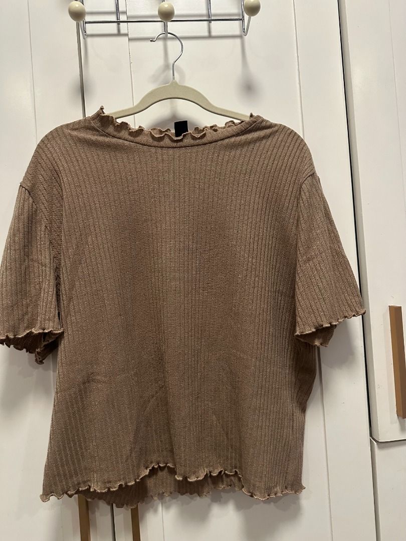 plus size - brown ribbed lettuce edge top (4xl) (Category: Shirts) located in Muntinlupa City. Submitted by hello.fran (Listing ID 1467142839, Image 1). Description: 👗 about the item: - material: comfortable ribbed knit - details: chic lettuce trim on neckline, sleeves, and hem ✨ reason for selling: decluttering! just clearing out space in my closet. 💵 mode of payment: maribank/bpi/gcash 📦 shipping: j&t or lalamove (buyer shoulders fee).