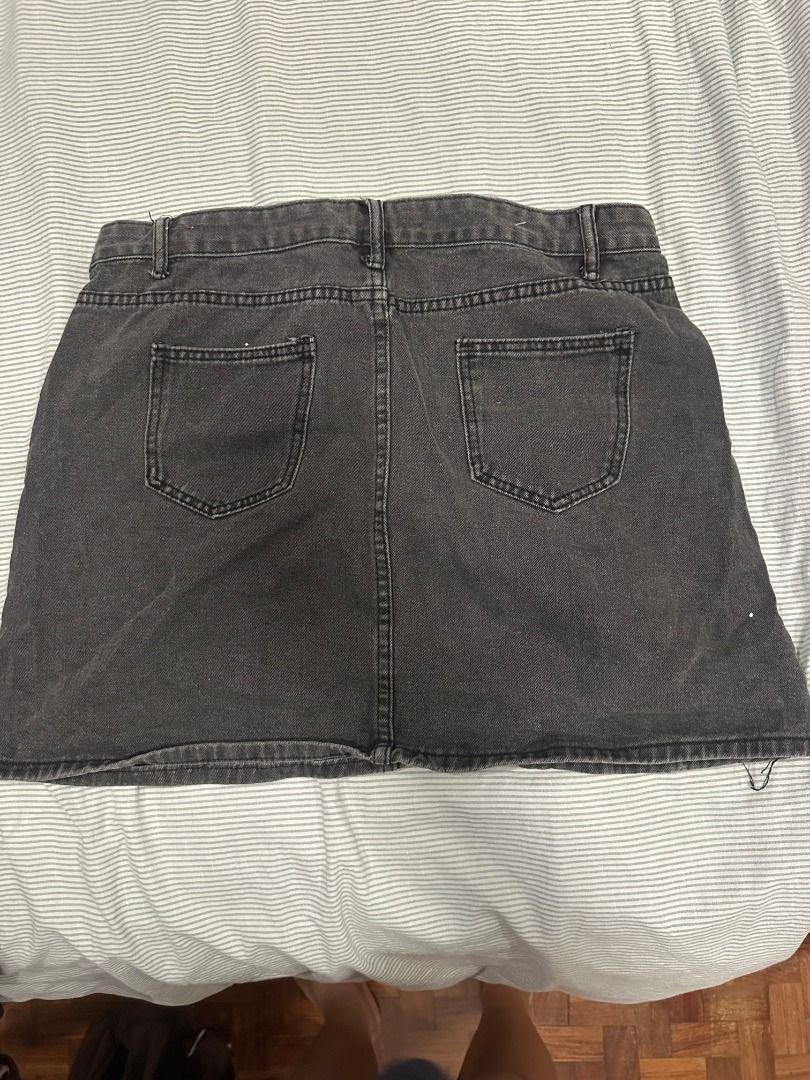 plus size - dark grey denim skirt Size (3xl) (Category: Skirts) located in Muntinlupa City. Submitted by hello.fran (Listing ID 1467134652, Image 2). Description: 👗 about the item: - material: 98% cotton, 2% spandex - features: button closure, front pockets, and two back pockets - style: versatile, pairs easily with t-shirts and crop tops ✨ reason for selling: decluttering! just clearing out space in my closet. 💵 mode of payment: maribank/bpi/g
