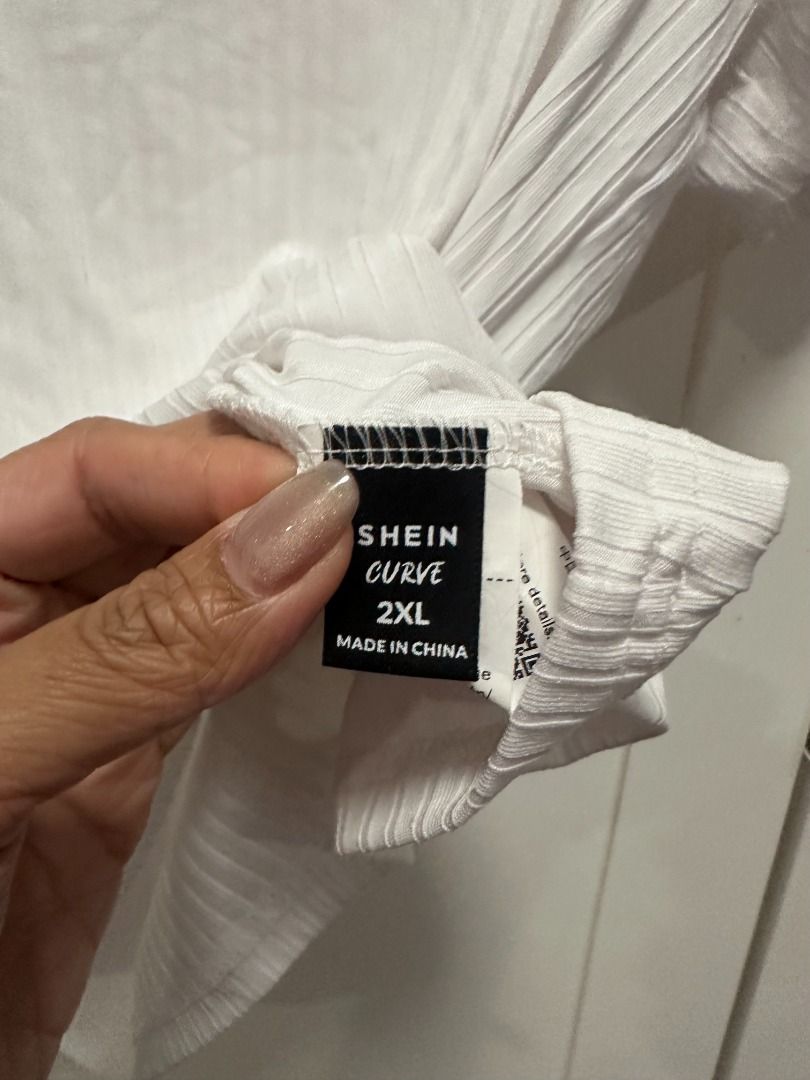 plus size - white ribbed t-shirt (2xl) (Category: Shirts) located in Muntinlupa City. Submitted by hello.fran (Listing ID 1467142011, Image 2). Description: 👗 about the item: - fit & neckline: relaxed fit with a classic crew neckline - material: light, breathable fabric with vertical texture - condition: clean, smoke-free home - versatile piece, easy to pair with jeans, shorts, or skirts ✨ reason for selling: decluttering! just clearing out spac