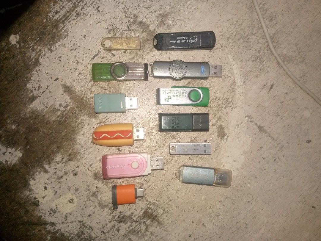 Pocket Wifi, USB and Card Reader (Category: Other Accessories) located in Manila. Submitted by kuyzlhex.trading (Listing ID 1467007327, Image 3). Description: 3pcs Smart Bro Pocket Wifi Smart Bro USB Type 10pcs USB ( 128GB, 64GB, 8GB, 4GB, 2GB) card reader issue: pocket wifi untested no battery : USB working condition just format it. for take all 300 pesos only Buy at Your own risk..