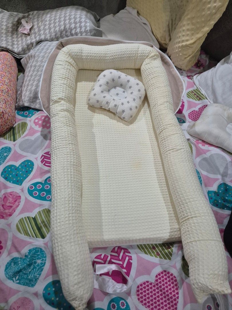 Portable baby bed for travelling (Category: Children's Beds) located in Caloocan City. Submitted by maeeeeeex (Listing ID 1467052128, Image 2). Description: .