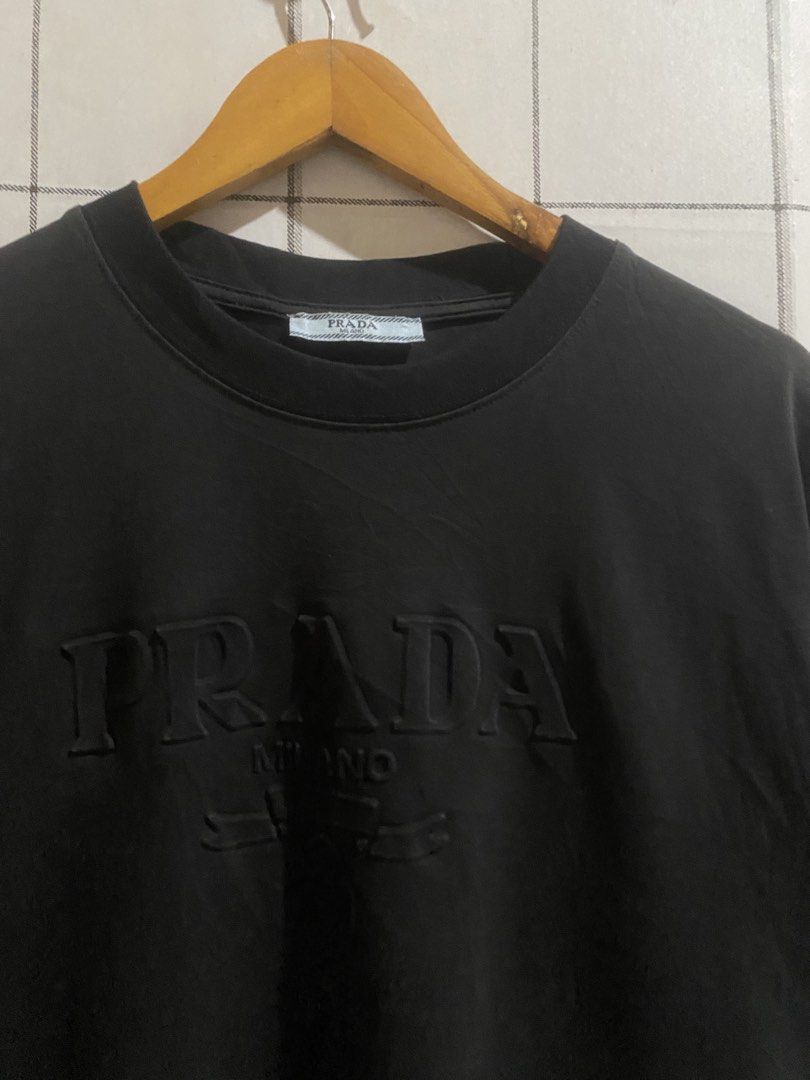 PRADA (Category: Activewear) located in Gumaca. Submitted by dnlflvr.fits (Listing ID 1466979208, Image 3). Description: PRADA EXCELENT NEED WASH 22x28 .