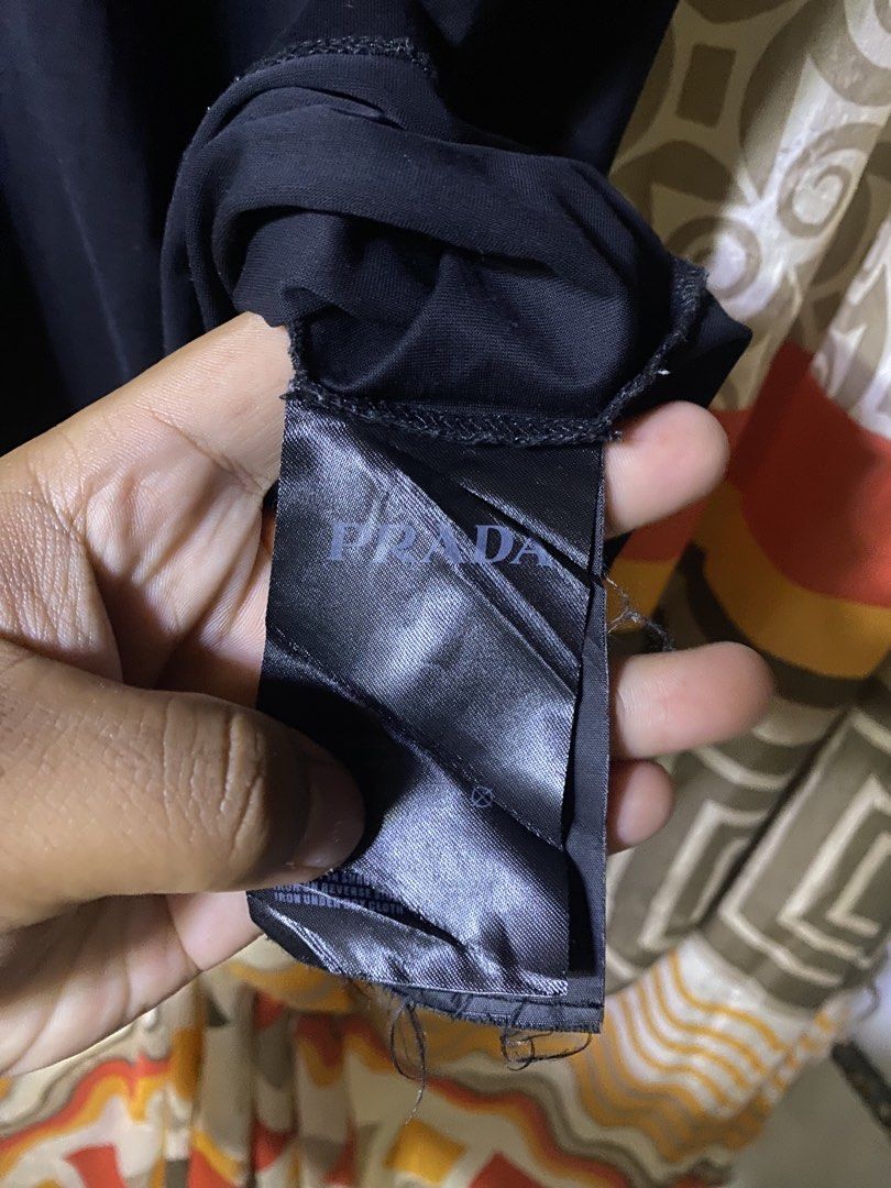 Prada Black Pocket T-Shirt Size L (Category: Tshirts & Polo Shirts ) located in Manila. Submitted by kentmarion.water (Listing ID 1467128520, Image 3). Description: - Brand: Prada - Color: Solid Black - Size: Large (L) - Material: 100% Cotton (Made in Tunisia) - Fit: Regular fit, standard length - Design: Crew neck, short sleeves, chest pocket with embroidered Prada Milano logo patch - Condition: Brand new / Excellent quality - Mode of Payment: G