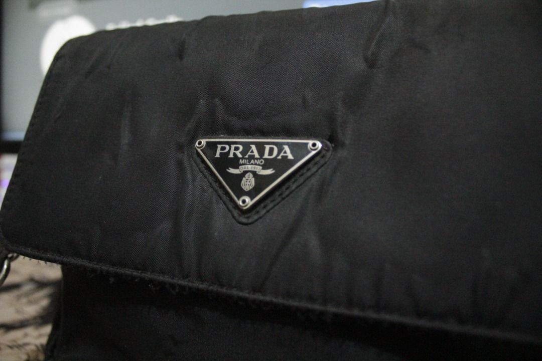 PRADA SHOULDER BAG (Category: Shoulder Bags) located in San Pablo. Submitted by exiled365 (Listing ID 1467165820, Image 2). Description: .