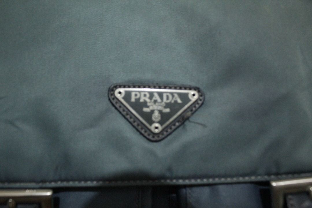 Prada Sling bag (Category: Luxury Bags & Wallets) located in San Pablo. Submitted by exiled365 (Listing ID 1467165869, Image 2). Description: .