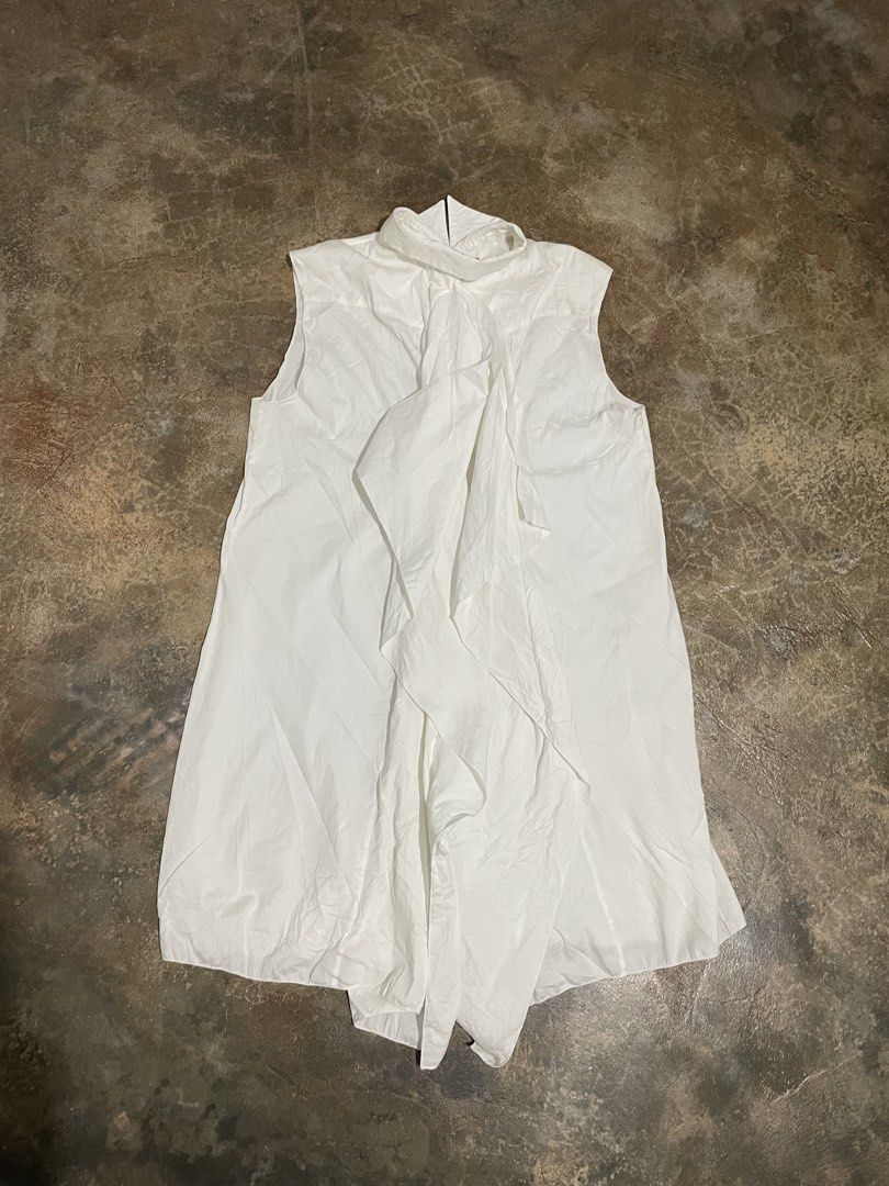 PRADA top (Category: Luxury Apparel) located in Davao. Submitted by mj_designervintagecurator (Listing ID 1467091455, Image 3). Description: 📌In good condition semi streched 📌best fit med to large 📌shoulder 15- bust 38- armhole 16- length 33 inches.