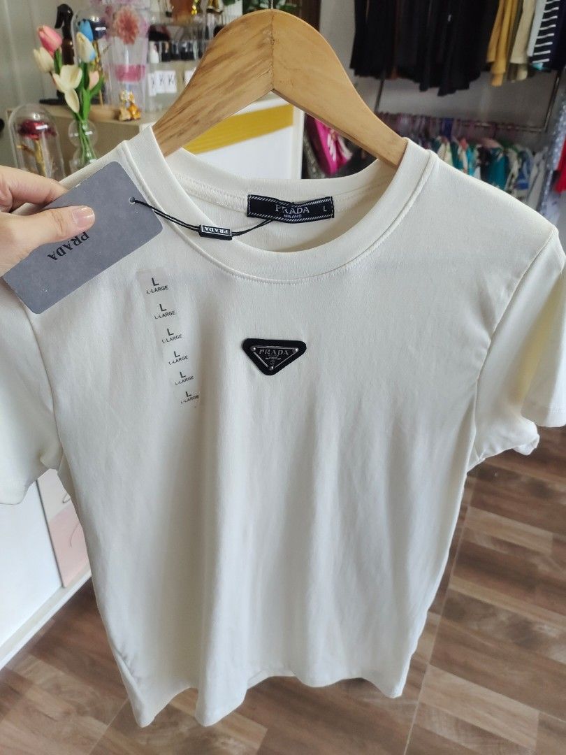 Prada Women shirt (Category: Shirts) located in Aliaga. Submitted by kmapparel (Listing ID 1467059655, Image 1). Description: .