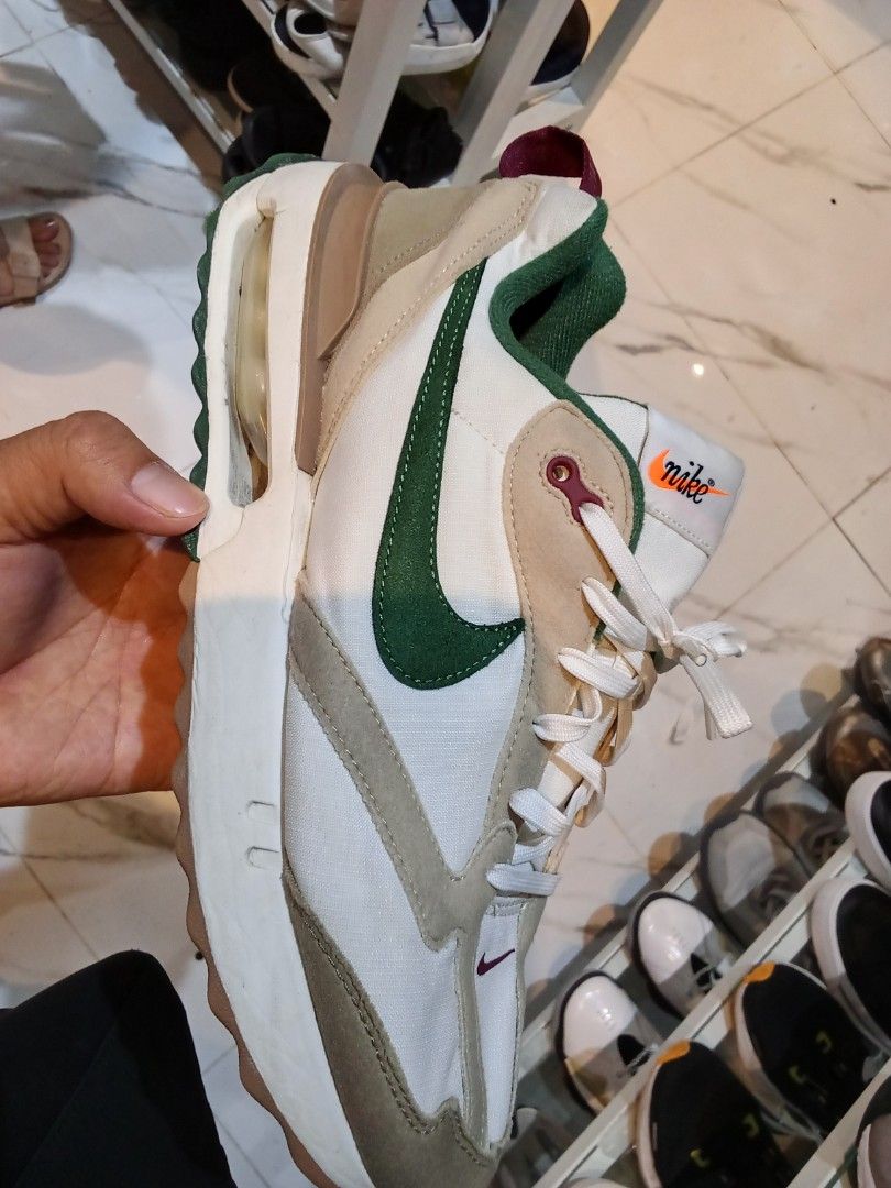 Pre -loved (Category: Sneakers & Footwear) located in Malabon City. Submitted by wisewater.1dcd47 (Listing ID 1466993938, Image 3). Description: .