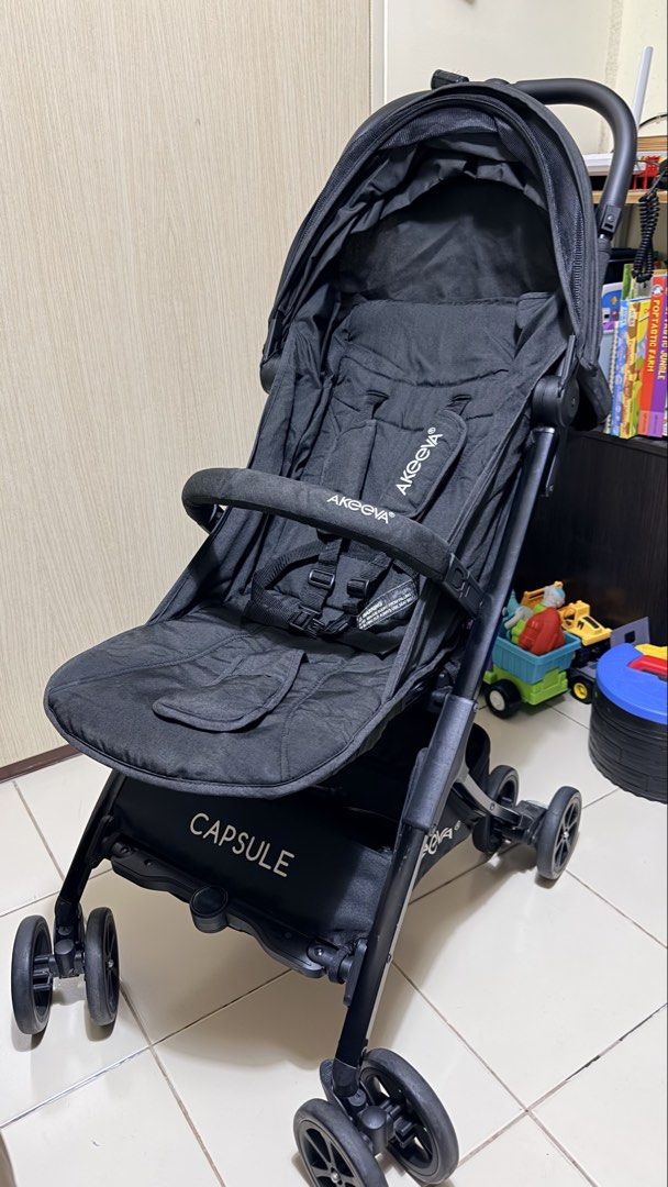 Preloved Akeeva Capsule Stroller Black (Category: Strollers) located in Pasig City. Submitted by myprelovedcorner (Listing ID 1467144432, Image 1). Description: Preloved Akeeva Capsule Stroller Compact & lightweight travel stroller designed for air travel and on-the-go parents. * Age Range: Suitable for newborns up to toddlers (features a full recline). * Weight: Lightweight aluminum frame weighing approximately 3 kg to 4 kg net weight (gross wei