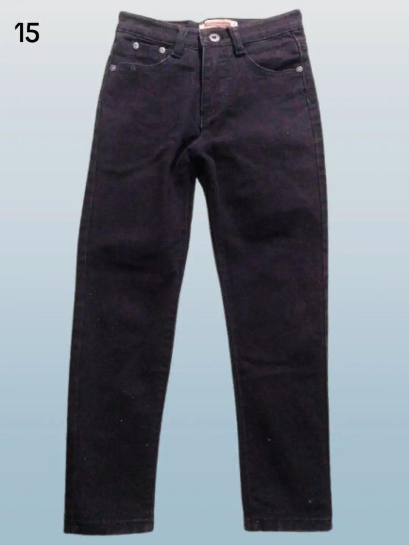 pre-loved black skinny jeans (Category: Jeans) located in Rizal. Submitted by thecycreatives (Listing ID 1466996123, Image 2). Description: 80 - brand/patch: pensuper - used but not abused. - issue (may white dots stains (need wash) - waist: 22 inches (flat measurement: 11 inches) - length: 76 cm details: black straight-leg denim jeans with subtle stitching on the back pockets (soft yung fabric, katamtaman ang kapal at bigat).