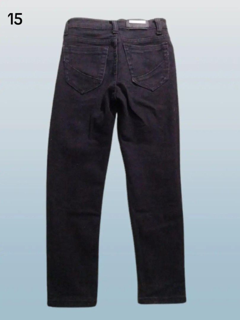 pre-loved black skinny jeans (Category: Jeans) located in Rizal. Submitted by thecycreatives (Listing ID 1466996123, Image 1). Description: 80 - brand/patch: pensuper - used but not abused. - issue (may white dots stains (need wash) - waist: 22 inches (flat measurement: 11 inches) - length: 76 cm details: black straight-leg denim jeans with subtle stitching on the back pockets (soft yung fabric, katamtaman ang kapal at bigat).