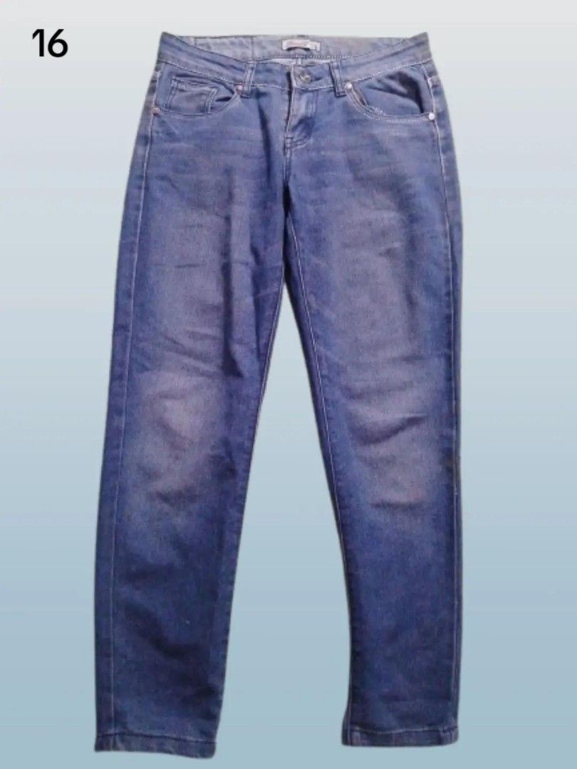 pre-loved denim jeans (Category: Jeans) located in Rizal. Submitted by thecycreatives (Listing ID 1466996368, Image 1). Description: - 90 - brand/patch: boardwalk - used but not abused - issue: may brown stain sa bandang likod, need lang i-wash - waist: 28 inches (flat measurement: 14 inches) - length: 87 cm details: medium blue wash straight-leg denim jeans with embroidered back pocket (katamtaman ang kapal ng fabric at bigat).