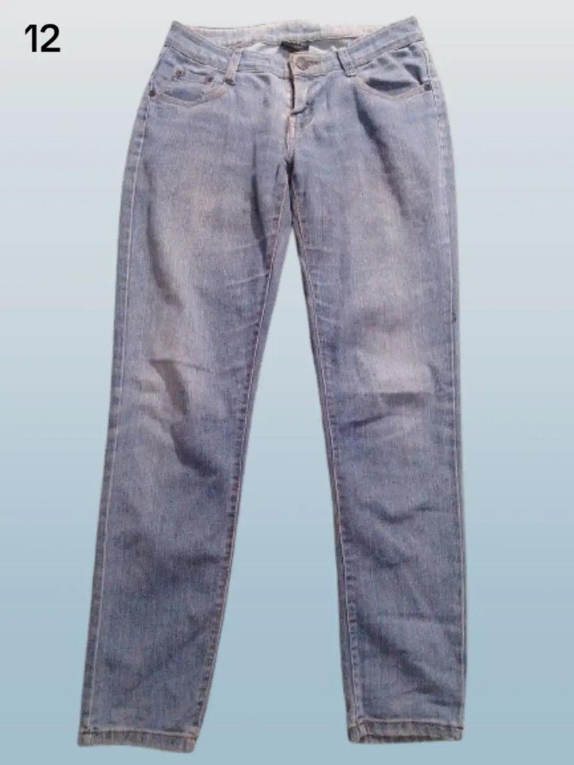 pre-loved faded jeans (Category: Jeans) located in Rizal. Submitted by thecycreatives (Listing ID 1466995177, Image 1). Description: - 100 - brand/patch: lee - never used - no issues - waist: 26 inches (flat measurement: 13 inches) - length: 91 cm details: light wash straight leg denim jeans with wavy stitching on the back pockets (katamtaman ang kapal at bigat).