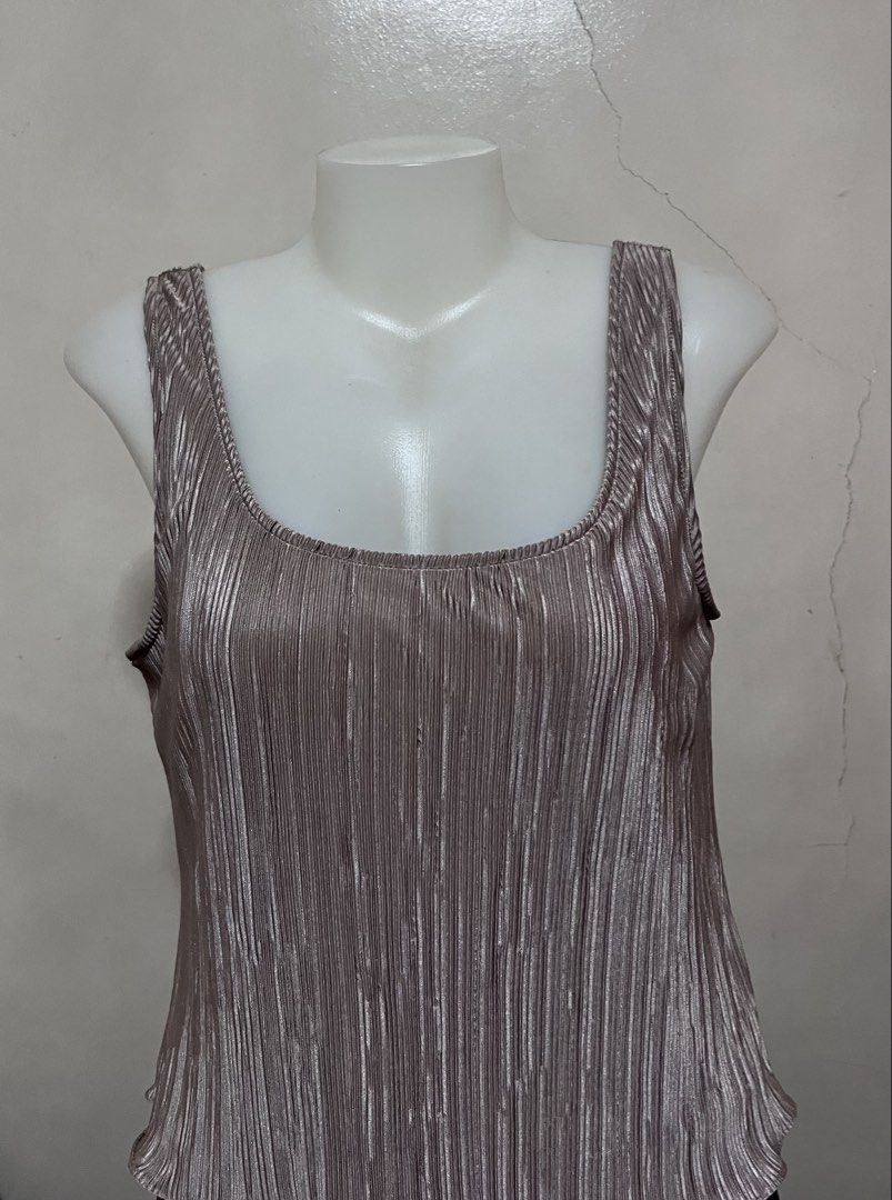 Preloved Gown (Category: Evening dresses & gowns) located in Caloocan City. Submitted by prelovedbybets (Listing ID 1467076502, Image 3). Description: Jackie Jon New York Gown Preloved RFS: decluttering.