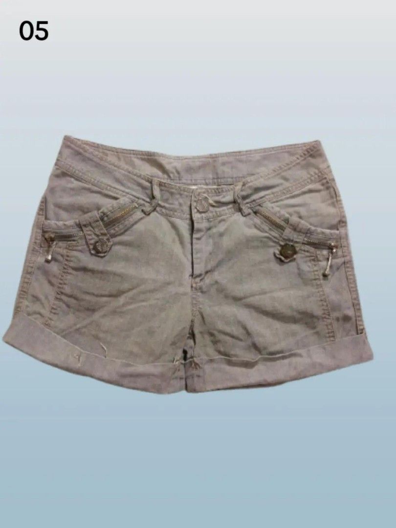 pre-loved maong short (Category: Shorts) located in Rizal. Submitted by thecycreatives (Listing ID 1466992793, Image 1). Description: - 60 - no brand - never used - no issues - waist: 28 inches (flat measurement: 14 inches) - length: 31 cm details: khaki-grey denim with decorative button flaps and folded hems (katamtaman yung kapal ng fabric).