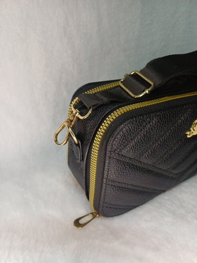 PRELOVED Mini Quilted Camera Bag (Category: Cross-body Bags) located in Rizal. Submitted by aeramos26 (Listing ID 1467105192, Image 3). Description: Please see the details in each photo MINE | PM screenshot | Direct Checkout antipolo, rizal MOP: Payment First | COD (with additional fee) MOD: Direct Regular Ship | Lalamove | SCO | TCO Color may vary because of lighting NO ORDER FORM. NO PM. NO PAYMENT. NO ORDER COMFIRMATION.