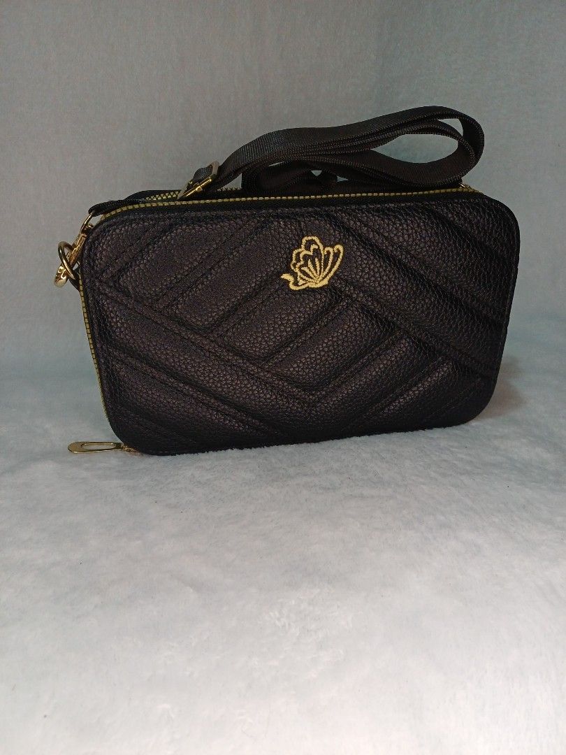 PRELOVED Mini Quilted Camera Bag (Category: Cross-body Bags) located in Rizal. Submitted by aeramos26 (Listing ID 1467105192, Image 2). Description: Please see the details in each photo MINE | PM screenshot | Direct Checkout antipolo, rizal MOP: Payment First | COD (with additional fee) MOD: Direct Regular Ship | Lalamove | SCO | TCO Color may vary because of lighting NO ORDER FORM. NO PM. NO PAYMENT. NO ORDER COMFIRMATION.