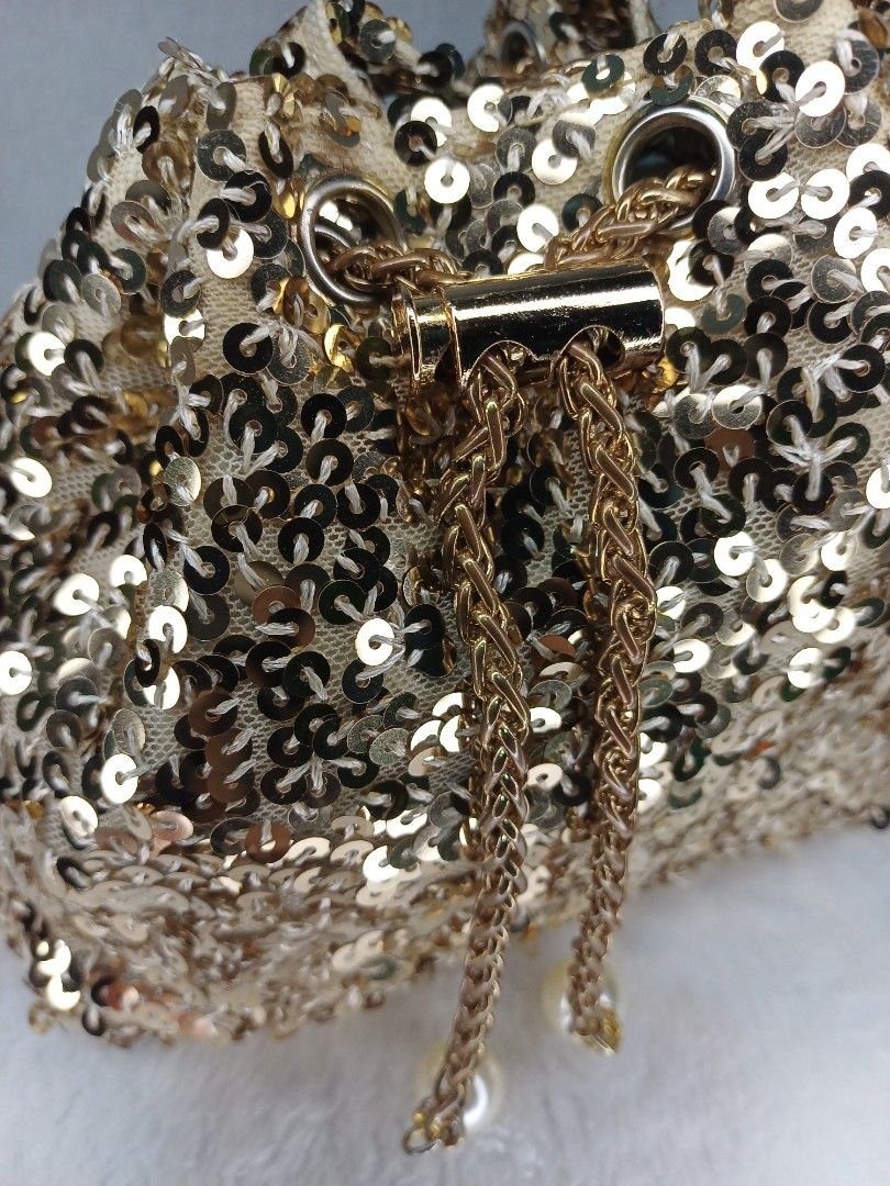 PRELOVED Mini Sequence Bucket Sling Bag (Category: Purses & Pouches) located in Rizal. Submitted by aeramos26 (Listing ID 1467103278, Image 3). Description: Please see the details in each photo MINE | PM screenshot | Direct Checkout antipolo, rizal MOP: Payment First | COD (with additional fee) MOD: Direct Regular Ship | Lalamove | SCO | TCO Color may vary because of lighting NO ORDER FORM. NO PM. NO PAYMENT. NO ORDER COMFIRMATION.