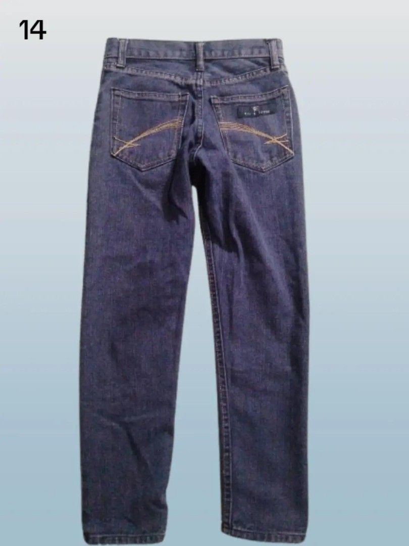 pre-loved straight leg denim jeans (Category: Jeans) located in Rizal. Submitted by thecycreatives (Listing ID 1466995750, Image 2). Description: - 80 - brand/patch: fit & loose - never used - no issues - waist: 23 inches (flat measurement: 11.5 inches) - length: 80 cm details: dark indigo slim straight-leg denim jeans with embroidered back pocket (katamtaman ang kapal ng fabric at bigat).