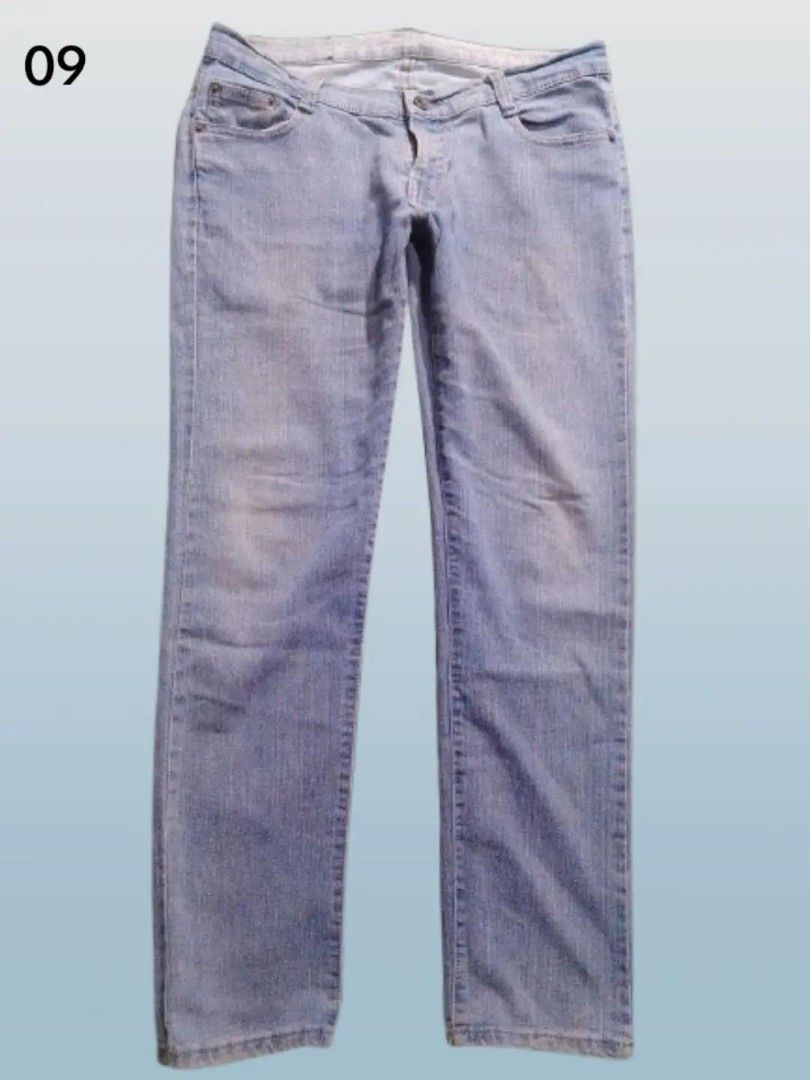 pre-loved straight-leg jeans (Category: Jeans) located in Rizal. Submitted by thecycreatives (Listing ID 1466994182, Image 1). Description: - 90 - no brand - never used - no issues - waist: 30 inches (flat measurement: 15 inches) - length: 90 cm details: light wash straight-leg denim jeans with open-zipper back pocket design (katamtaman ang kapal at bigat).