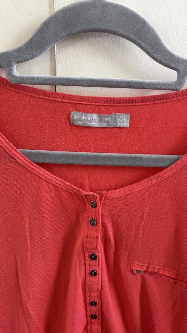 Pre-loved Top (Category: Longsleeves) located in Manila. Submitted by nanah0930 (Listing ID 1467000237, Image 2). Description: 📍 Quezon City.